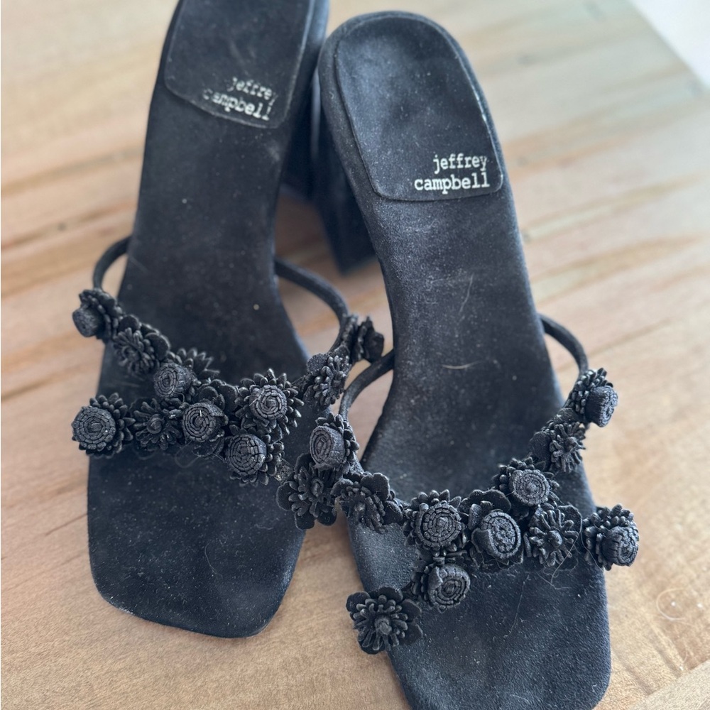 jeffrey campbell ditzy suede sandal
Like new! Worn once